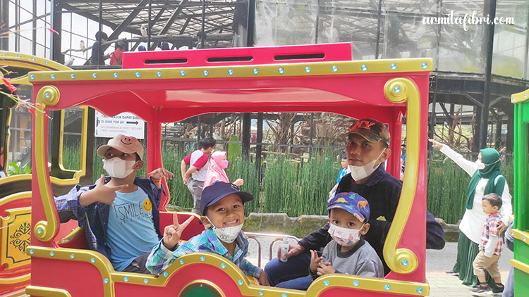 Apakah di Lembang Park Zoo ada kereta?