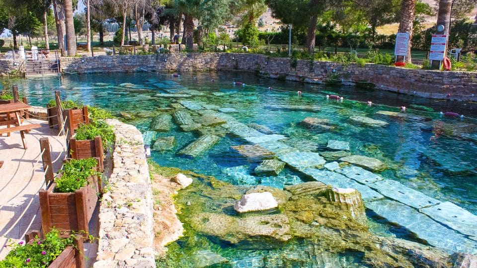 wisata musim dingin di turki Cleopatra Pool
