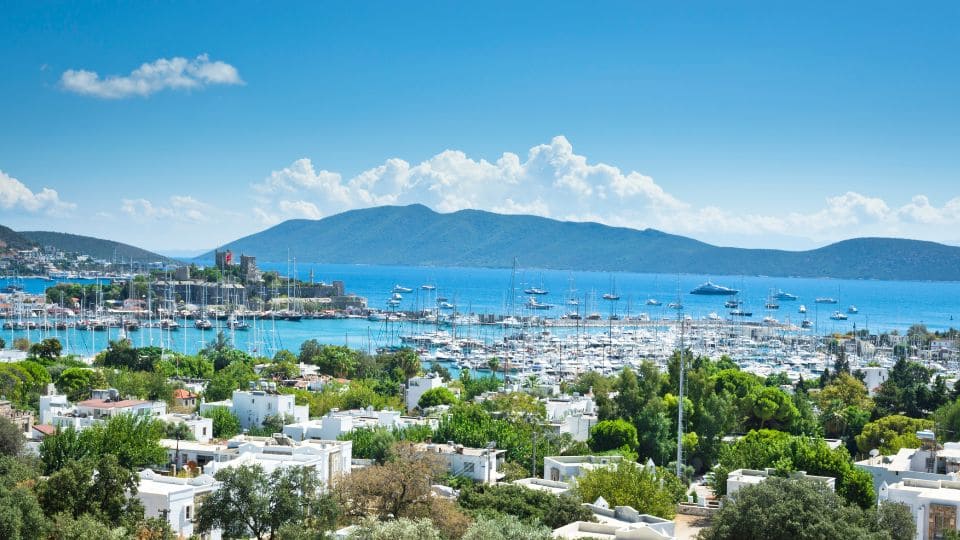 musim panas di turki kota bodrum