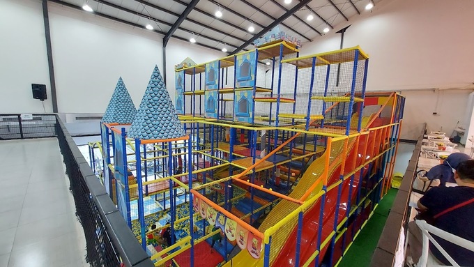 review Lolipops Playland and Cafe