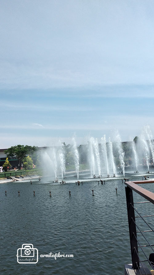 jadwal dancing fountain kiara artha park armitafibricom