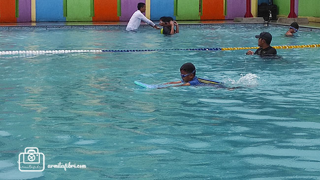 kolam renang di cileunyi