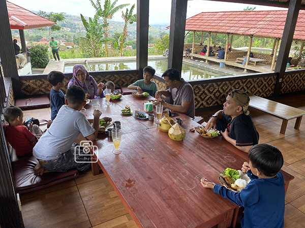 review sari kedele farm