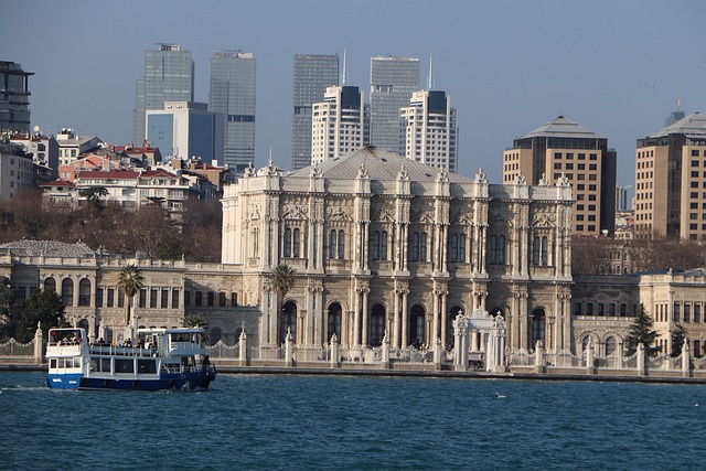 siapa yang membangun dolmabahce palace istanbul