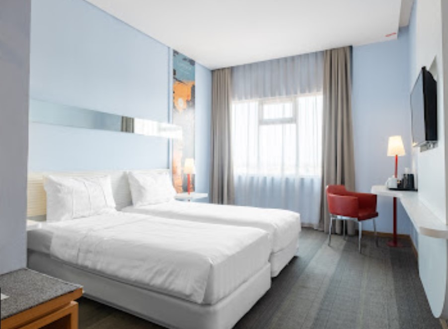hotel dekat stasiun tegal luar