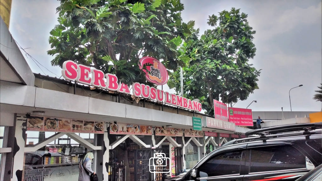 pusat oleh oleh terdekat