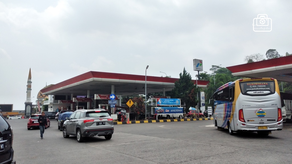 rest area cipularang