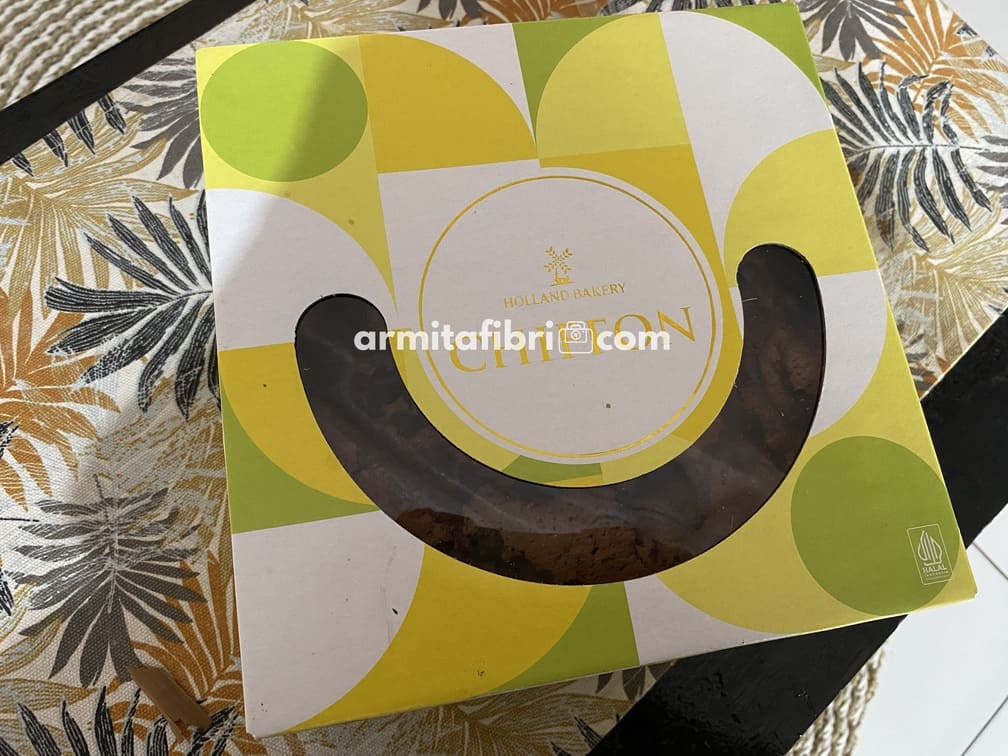 holland bakery terdekat