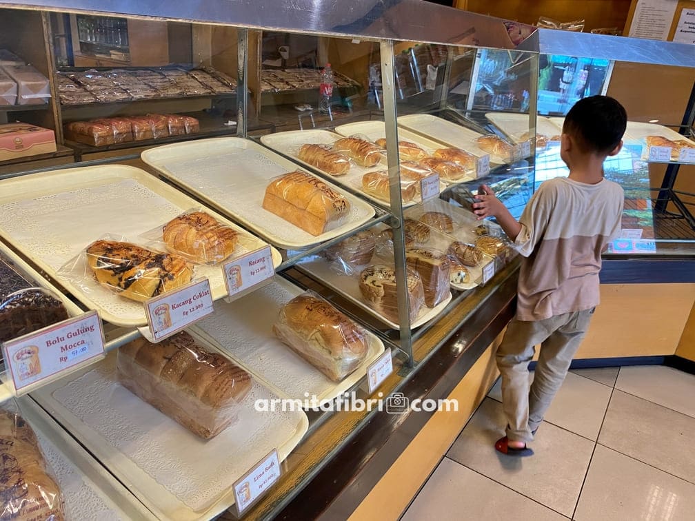 Review Eliza Bakery Bandung
